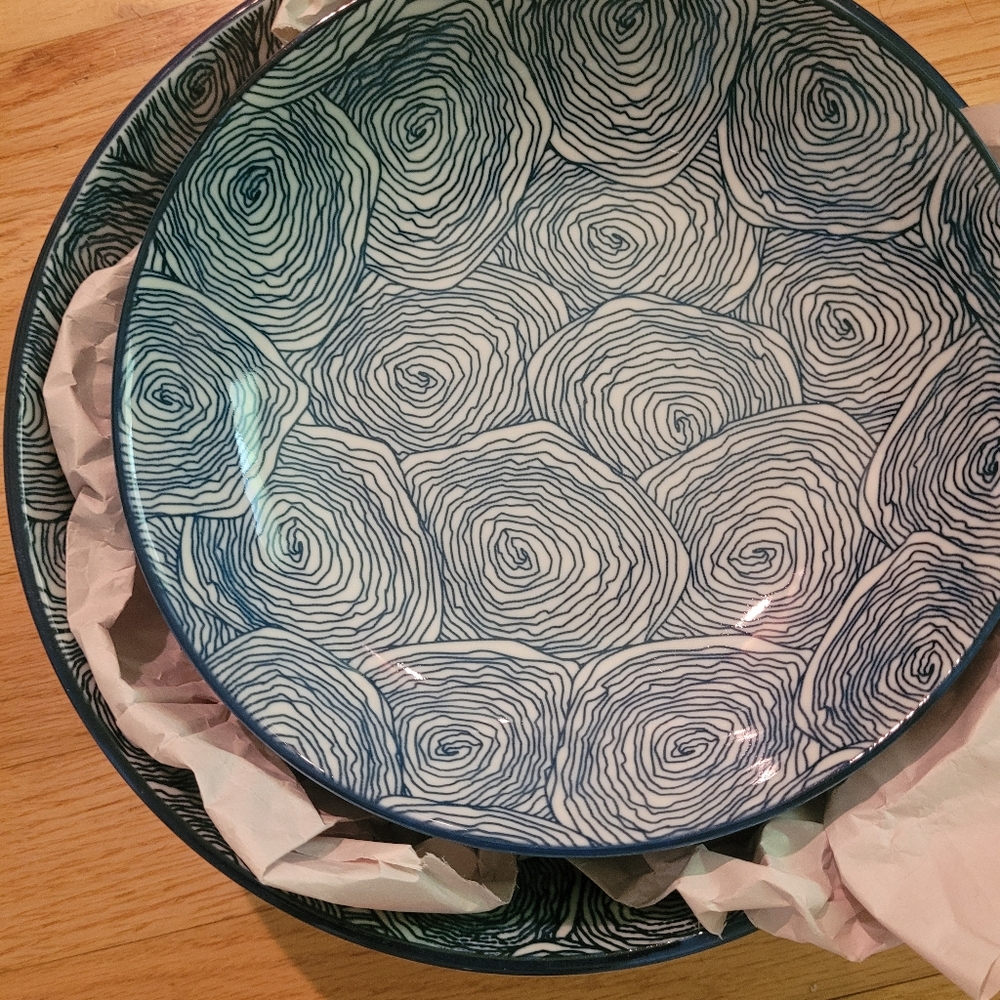 Serving bowl and 4 salad or pasta bowls
